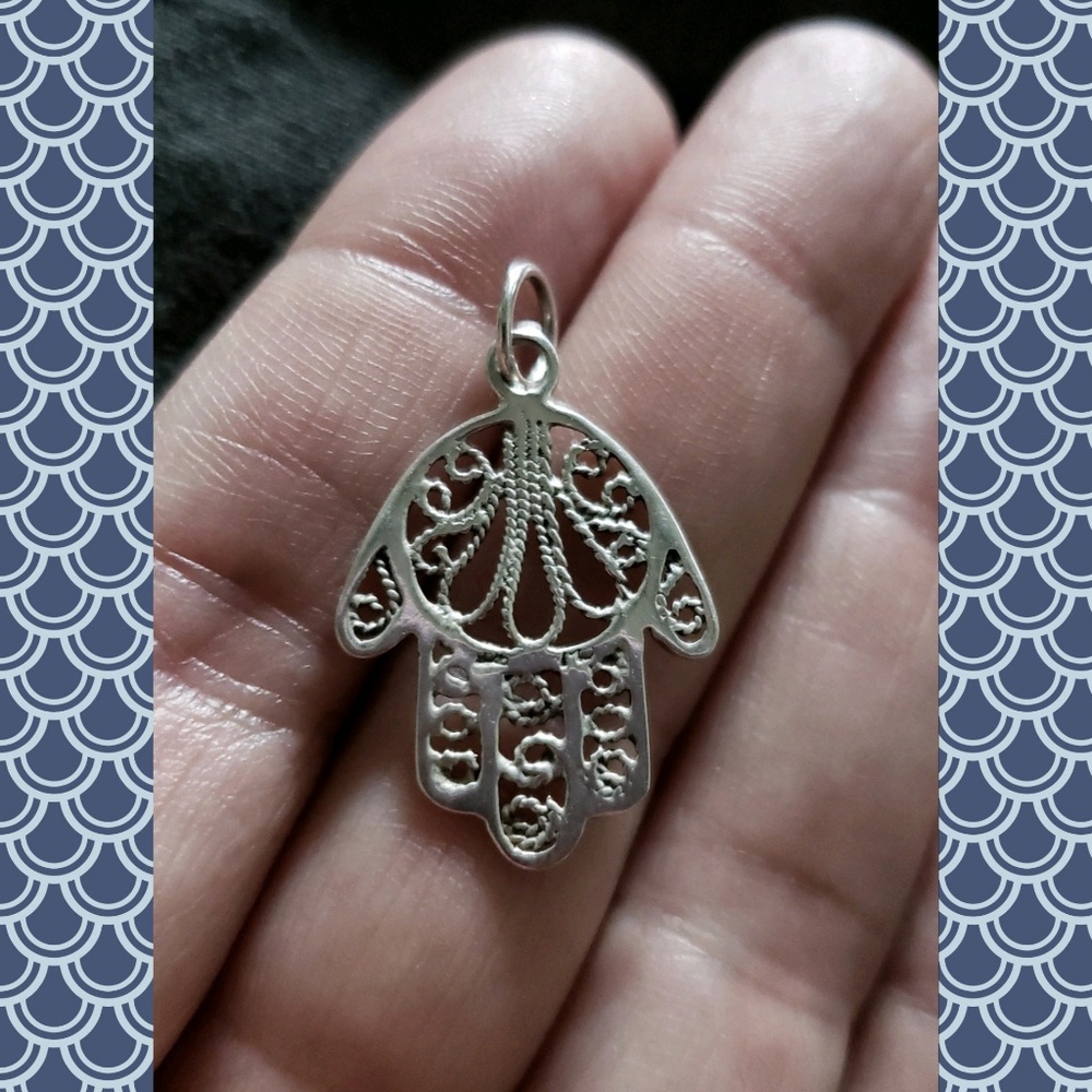 Sterling silver filigree hamsa hand pendant